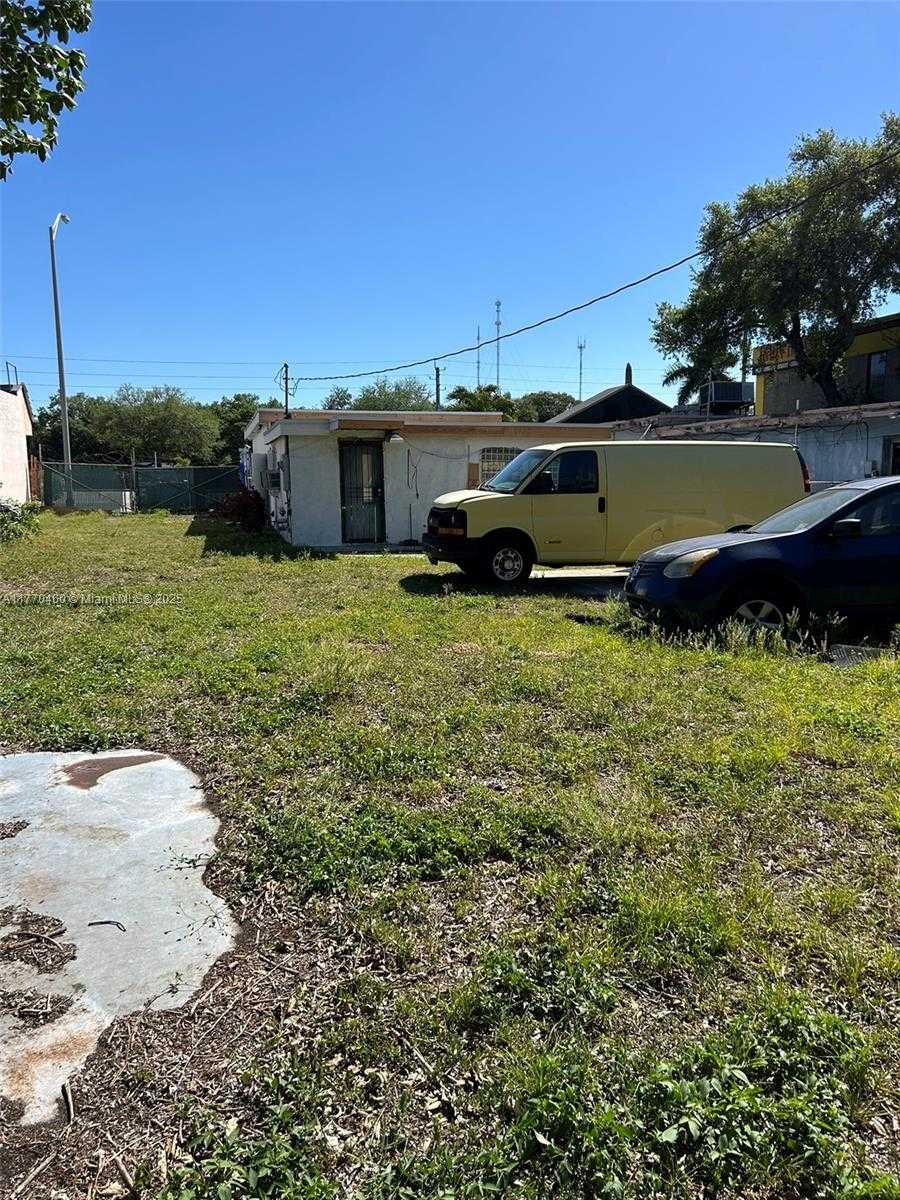 Small Image of 5911 WEST HALLANDALE BEACH BLVD, West Park Number 2