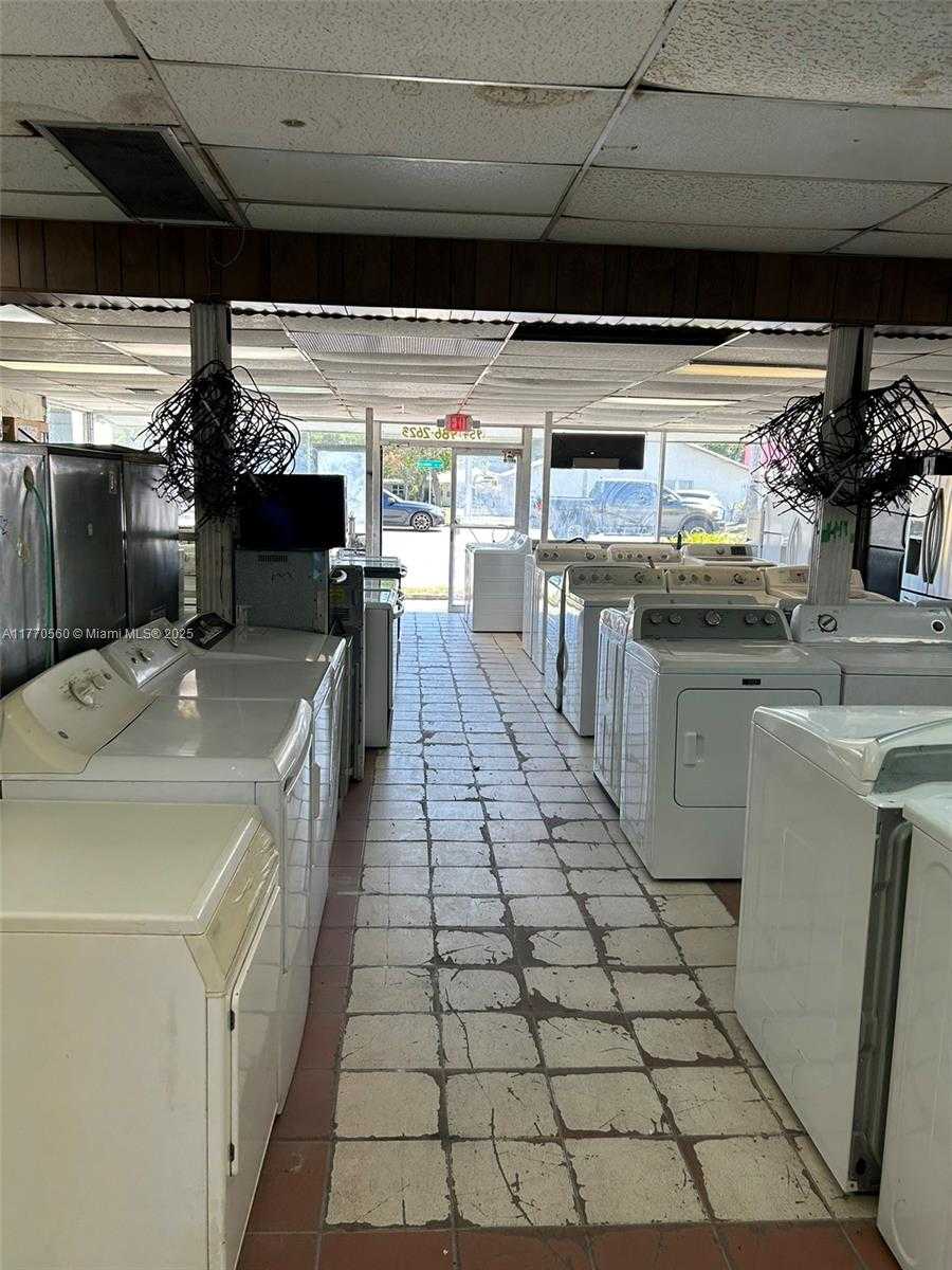 Small Image of 5921 WEST HALLANDALE BEACH BLVD, West Park Number 4