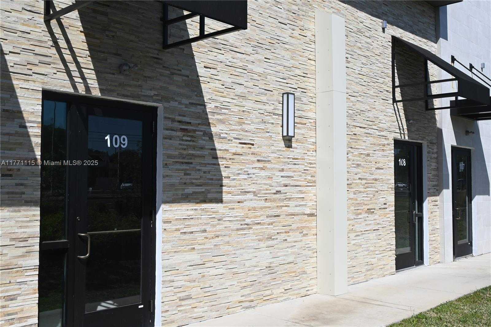 Small Image of 3370 ROUSE RD #109, Orlando Number 9
