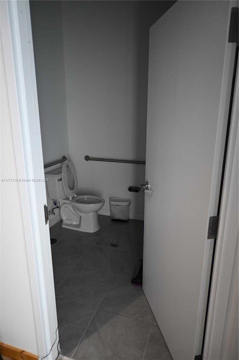 Small Image of 3370 ROUSE RD #119, Orlando Number 17