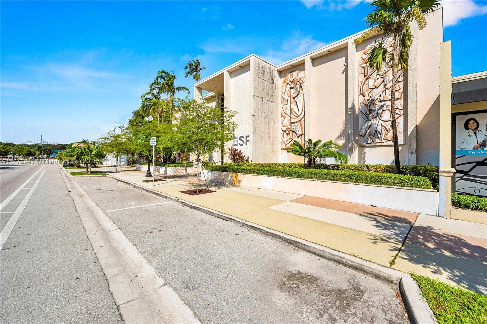 Small Image of 2435 HOLLYWOOD BLVD, Hollywood Number 4