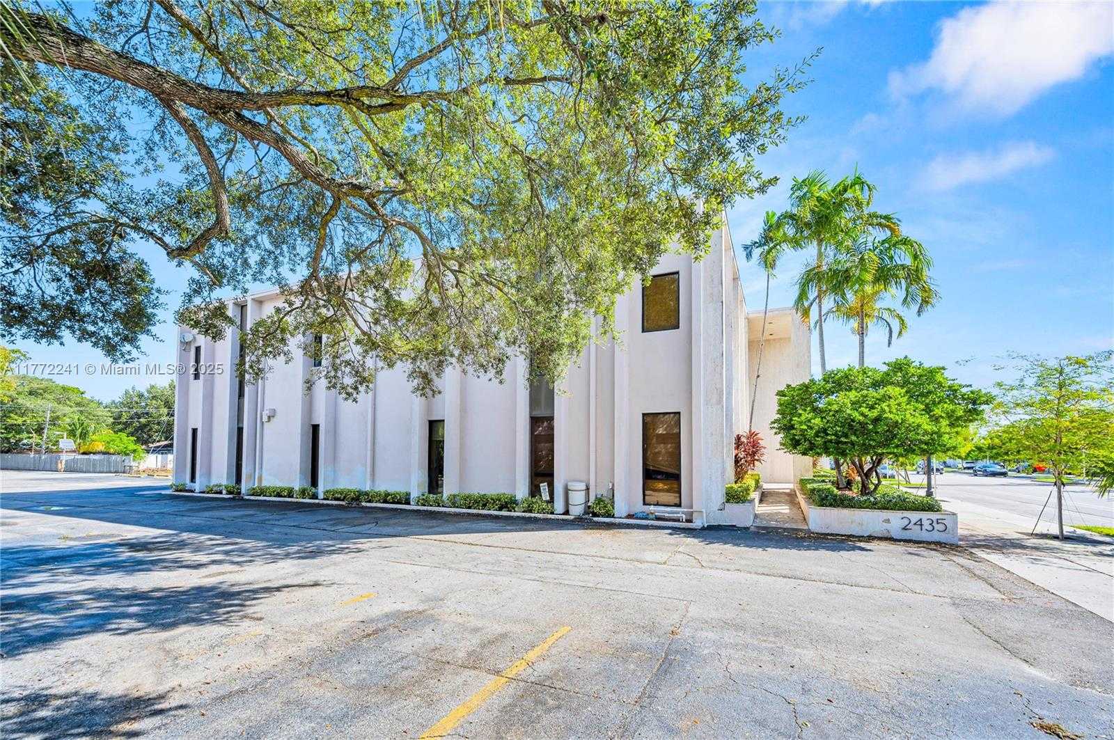 Small Image of 2435 HOLLYWOOD BLVD, Hollywood Number 7