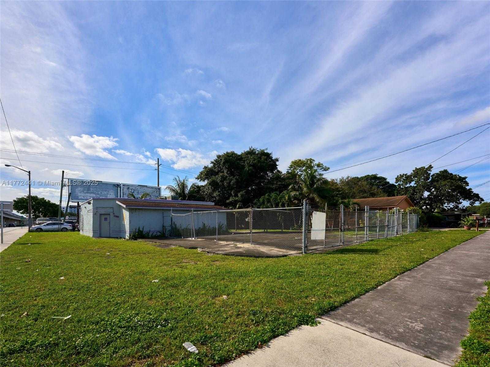 Small Image of 5832 NORTH WEST 27TH AVE, Miami Number 3