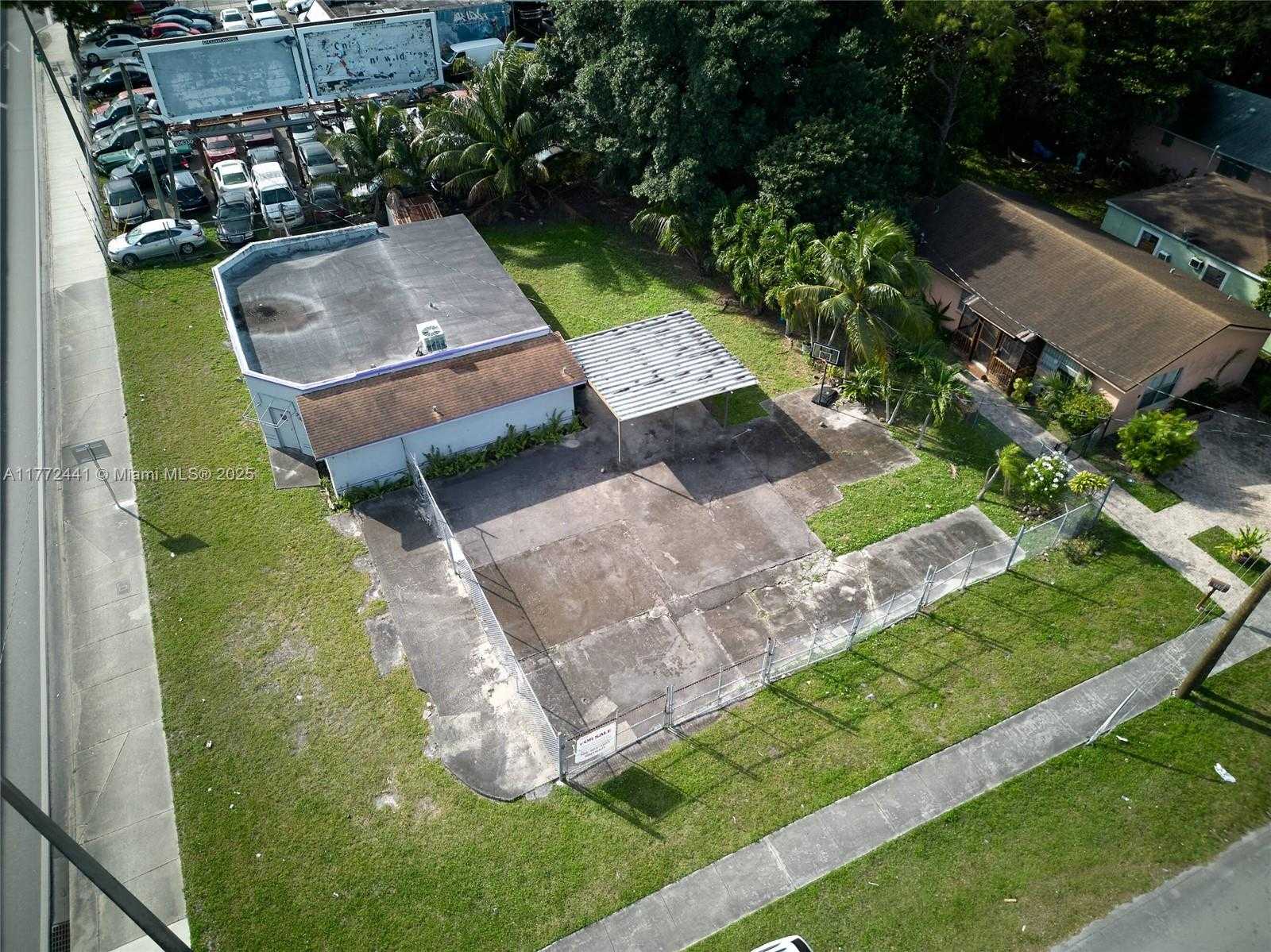 Small Image of 5832 NORTH WEST 27TH AVE, Miami Number 4
