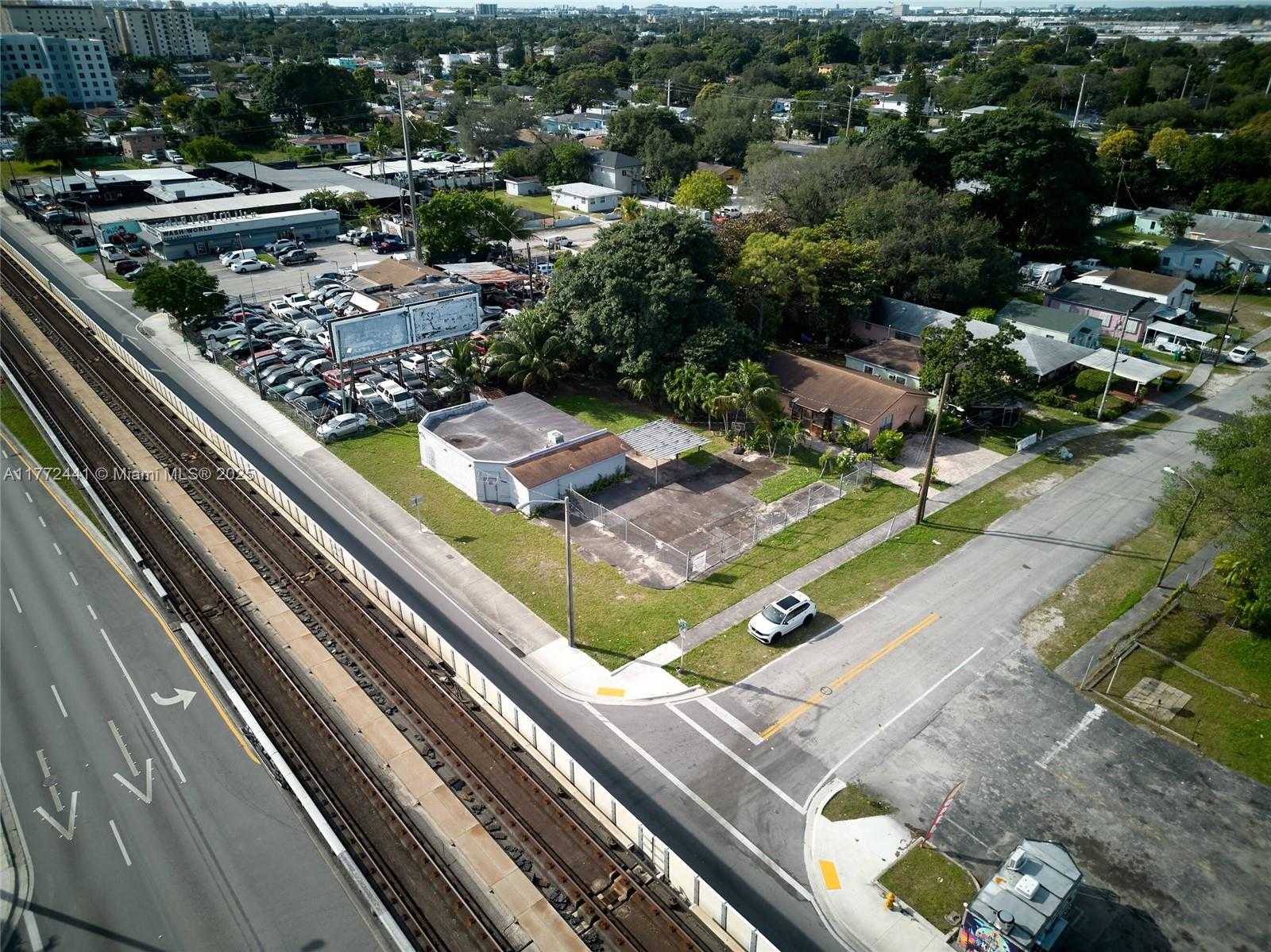 Small Image of 5832 NORTH WEST 27TH AVE, Miami Number 7