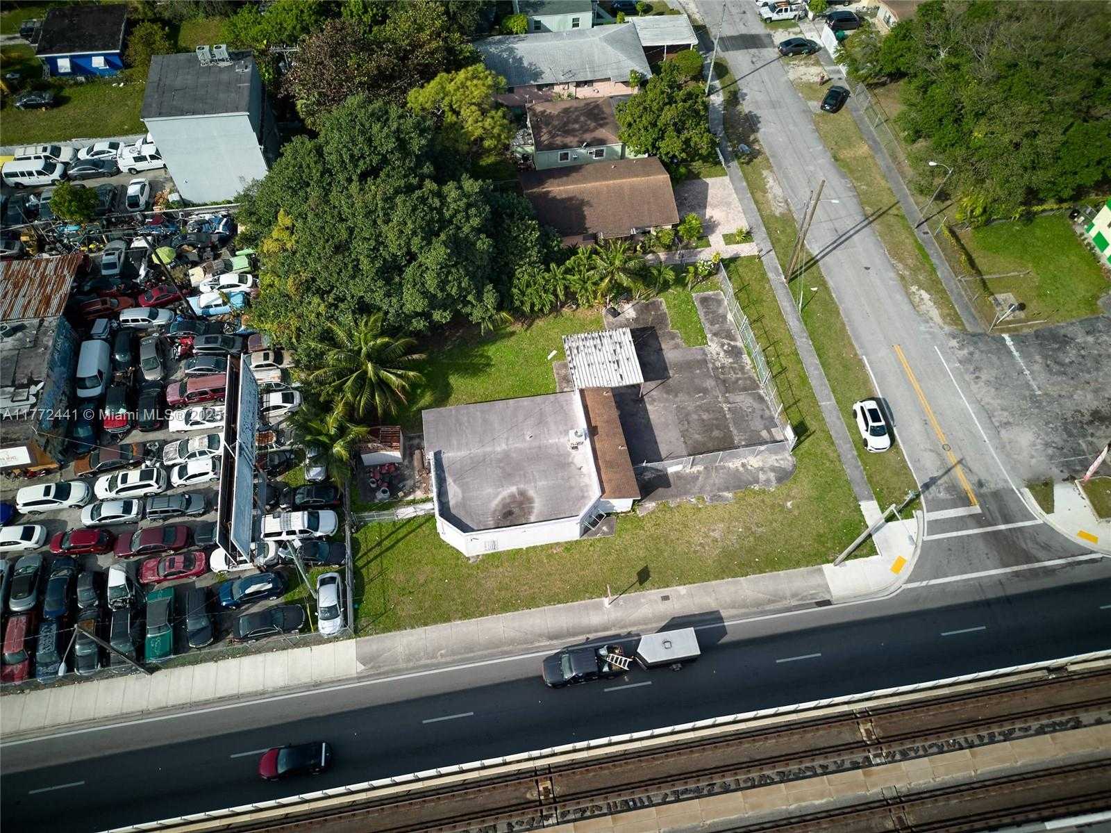 Small Image of 5832 NORTH WEST 27TH AVE, Miami Number 8