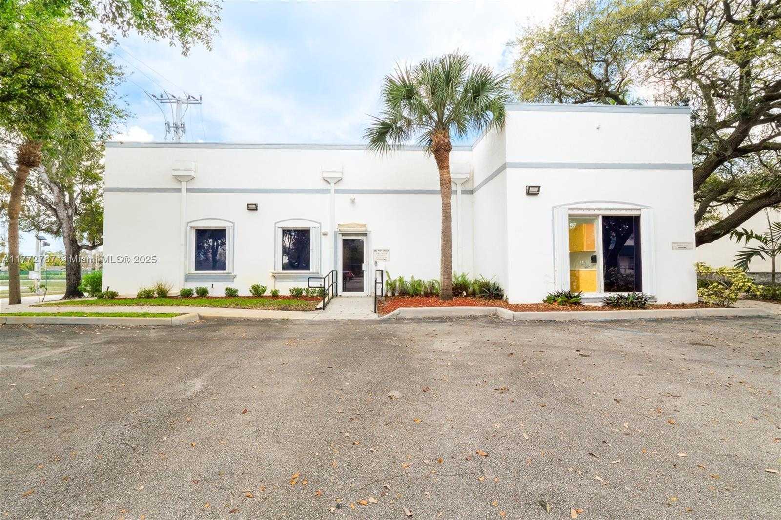 Small Image of 9009 NORTH WEST 2ND ST, Pembroke Pines Number 29