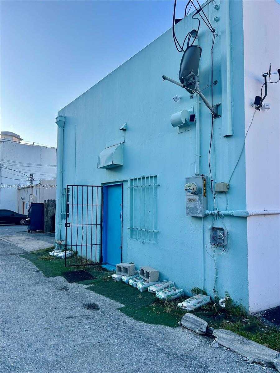 Small Image of 2022 HOLLYWOOD BLVD, Hollywood Number 8