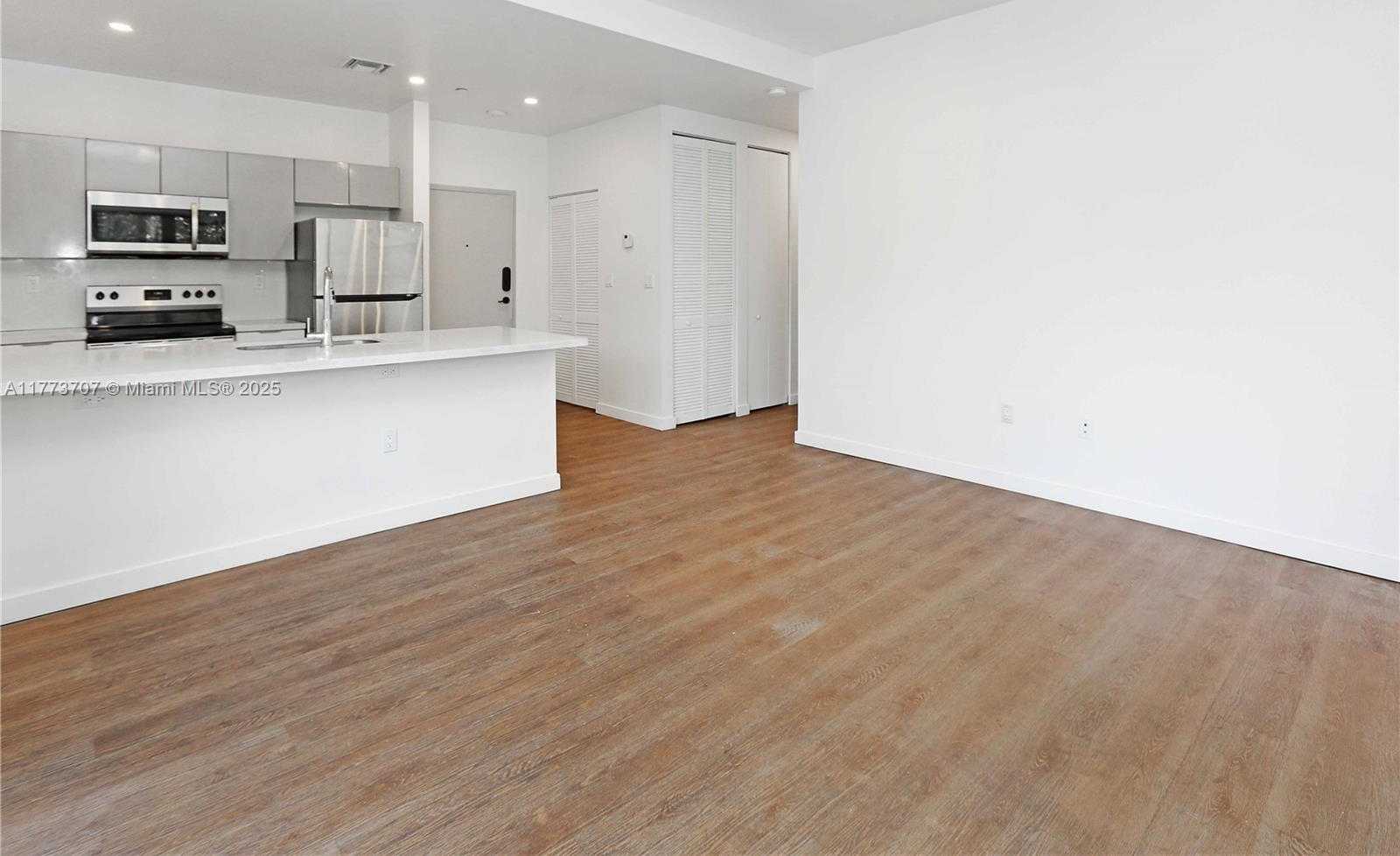 Small Image of 1950 FLETCHER ST, Hollywood Number 10