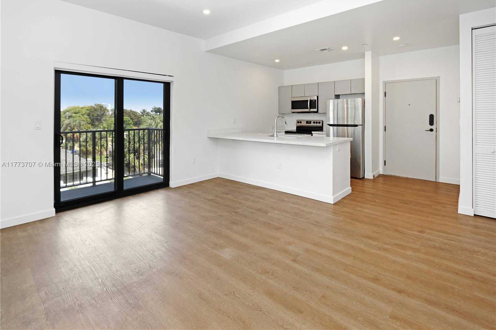 Small Image of 1950 FLETCHER ST, Hollywood Number 11
