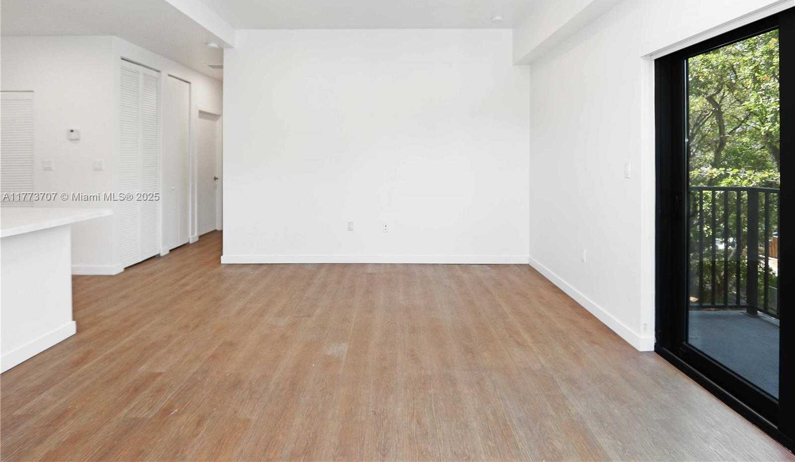 Small Image of 1950 FLETCHER ST, Hollywood Number 12