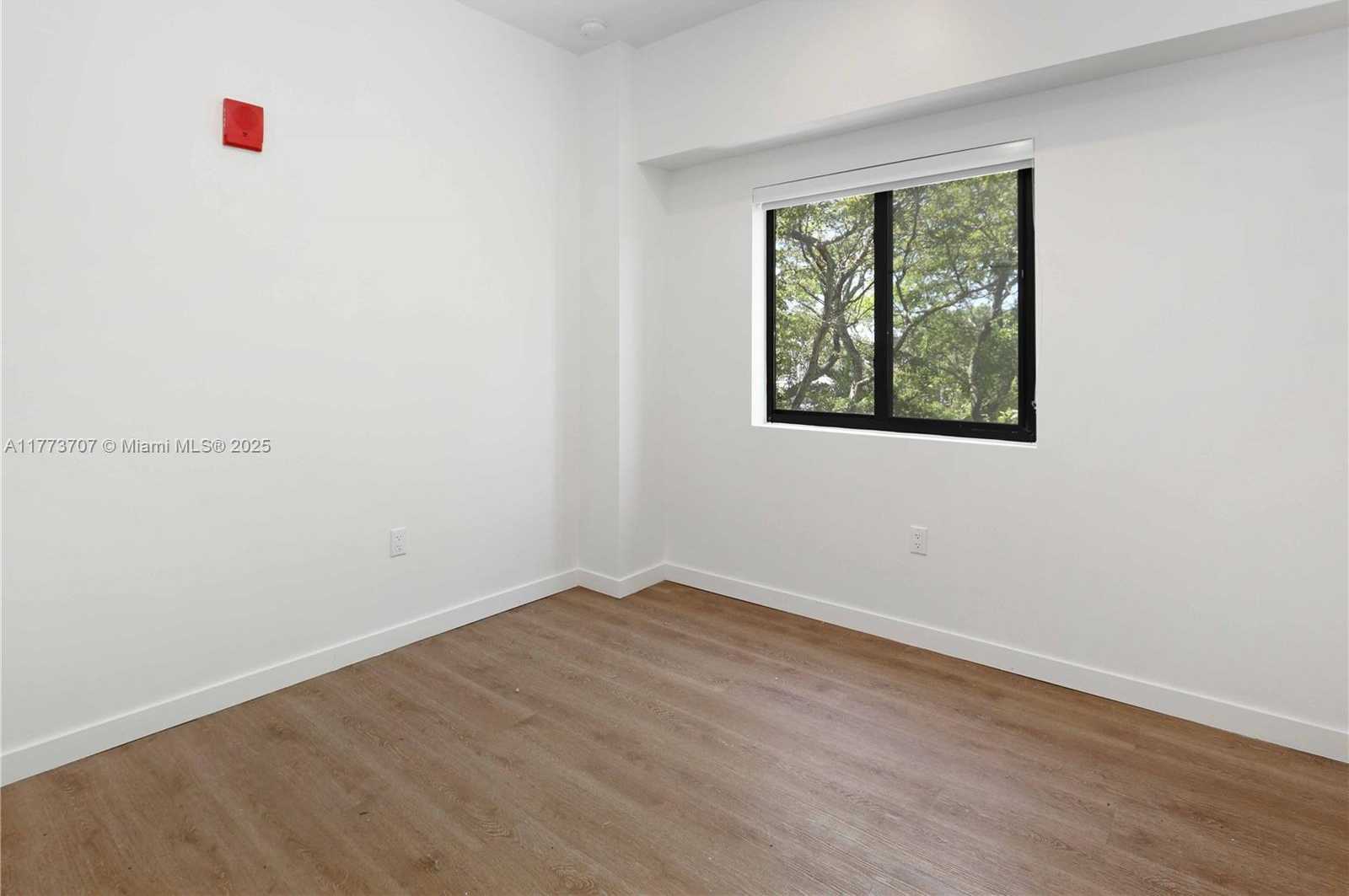 Small Image of 1950 FLETCHER ST, Hollywood Number 13