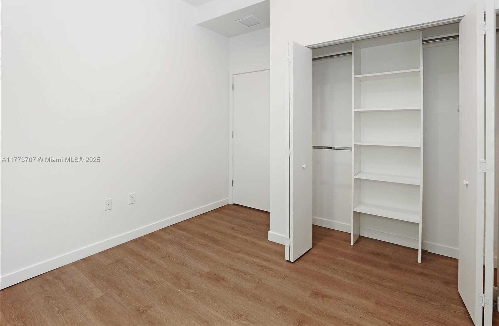 Small Image of 1950 FLETCHER ST, Hollywood Number 14