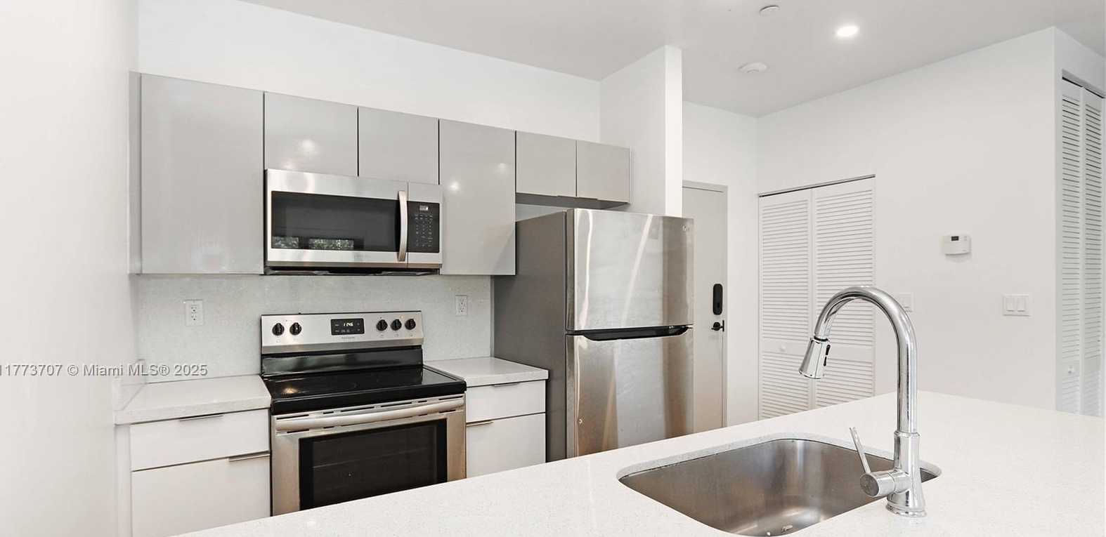 Small Image of 1950 FLETCHER ST, Hollywood Number 17