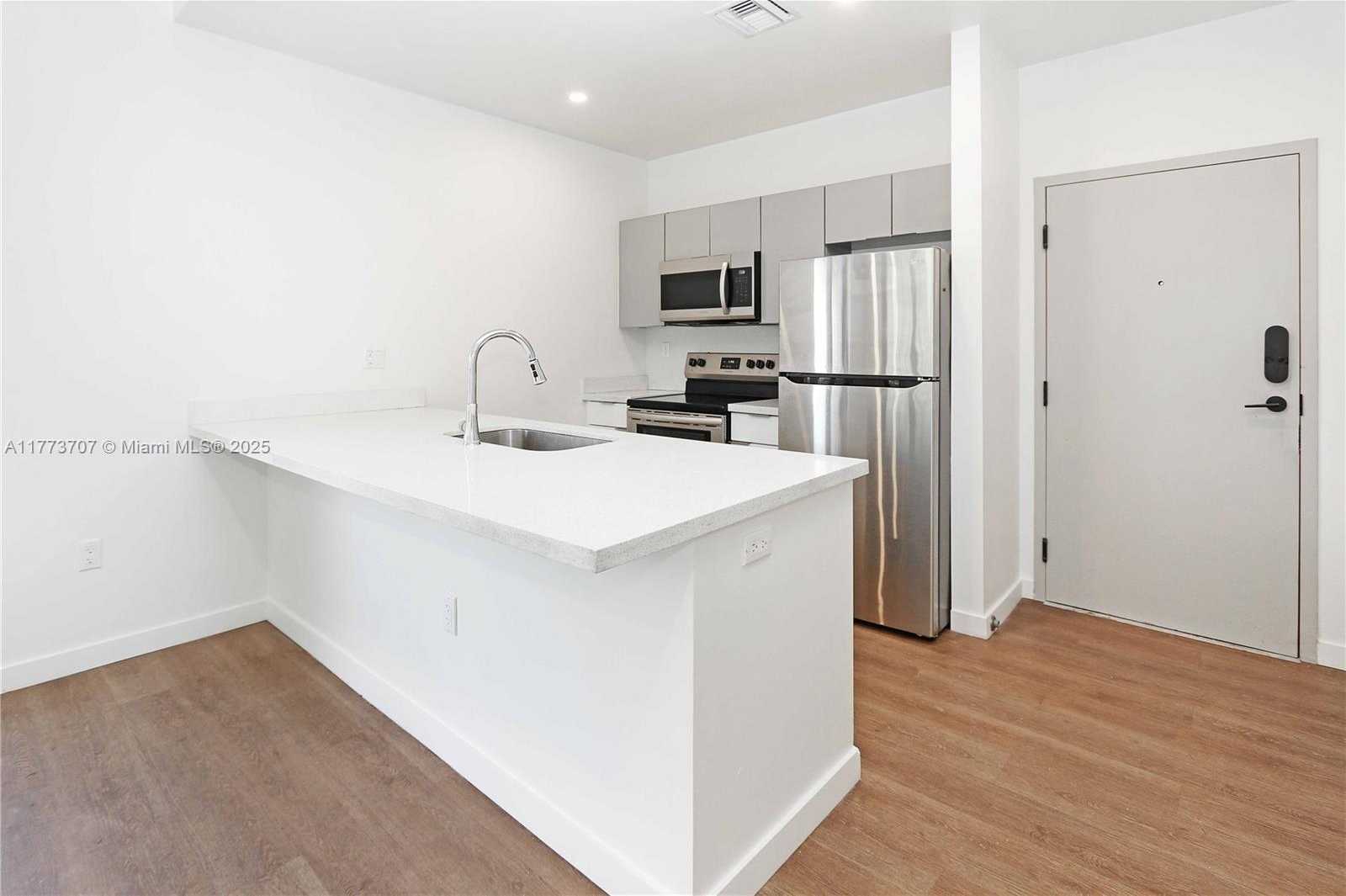 Small Image of 1950 FLETCHER ST, Hollywood Number 18