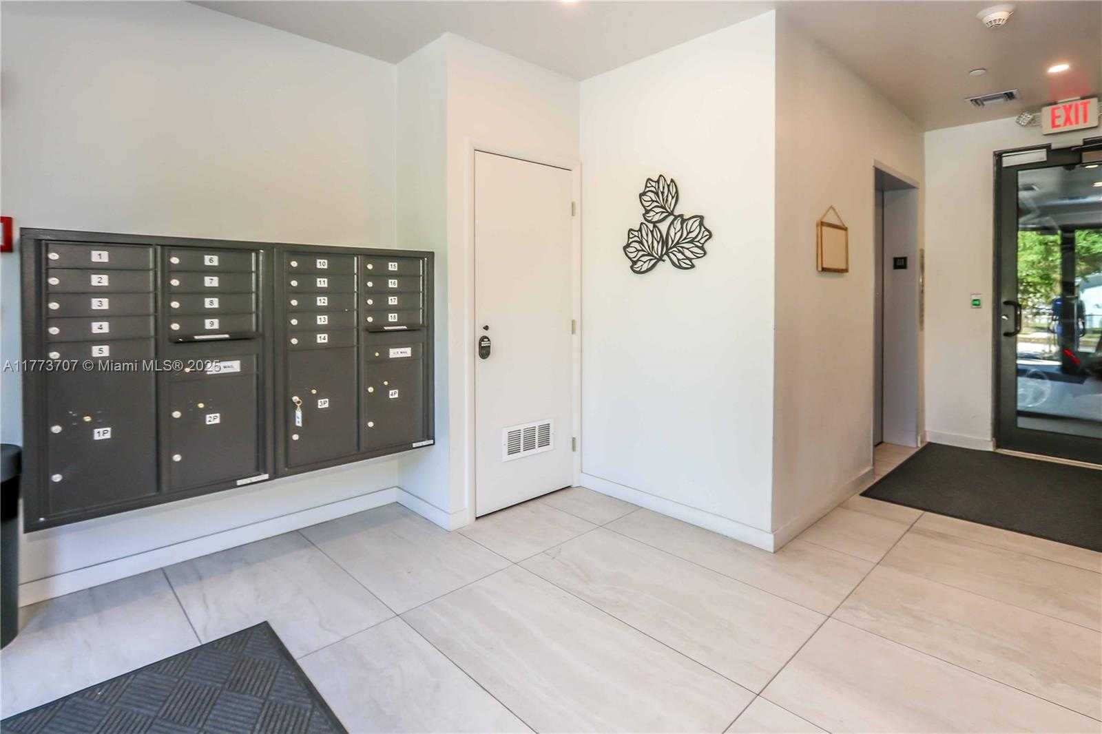 Small Image of 1950 FLETCHER ST, Hollywood Number 21