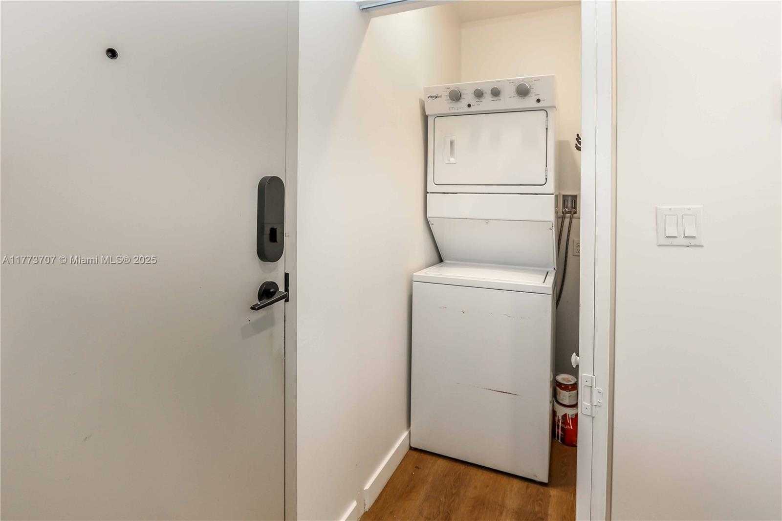 Small Image of 1950 FLETCHER ST, Hollywood Number 23