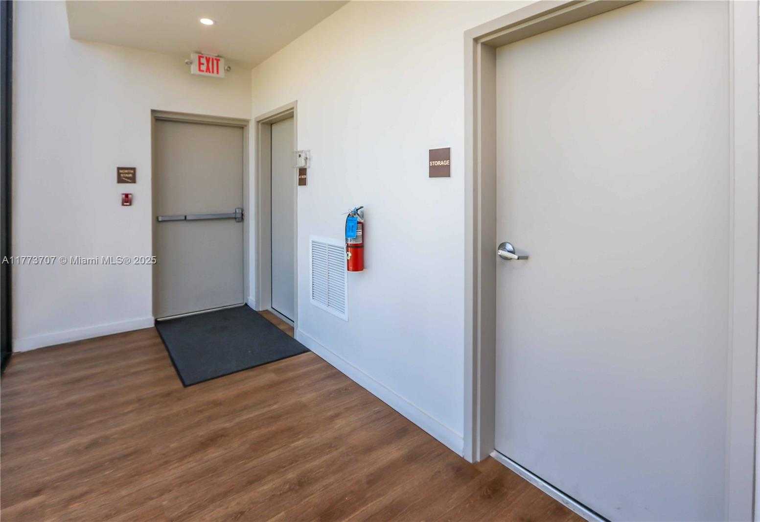 Small Image of 1950 FLETCHER ST, Hollywood Number 27