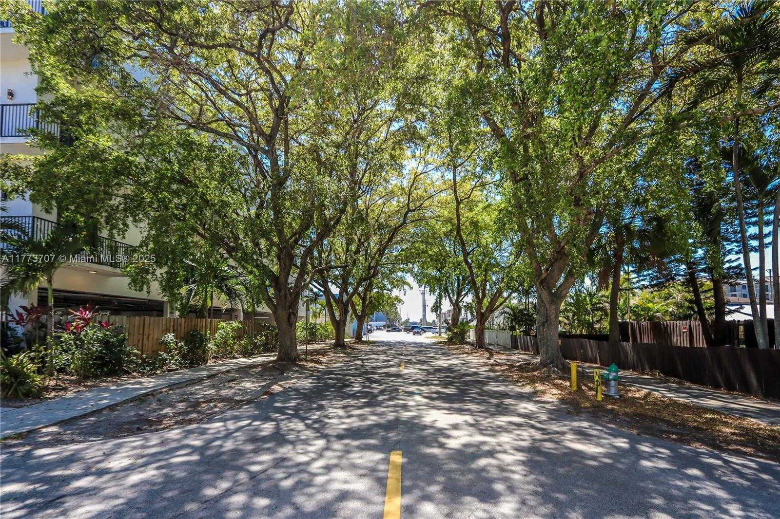 Small Image of 1950 FLETCHER ST, Hollywood Number 32