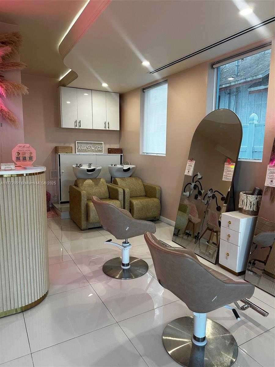 Small Image of 3872 GRAND AVE, Miami Number 15