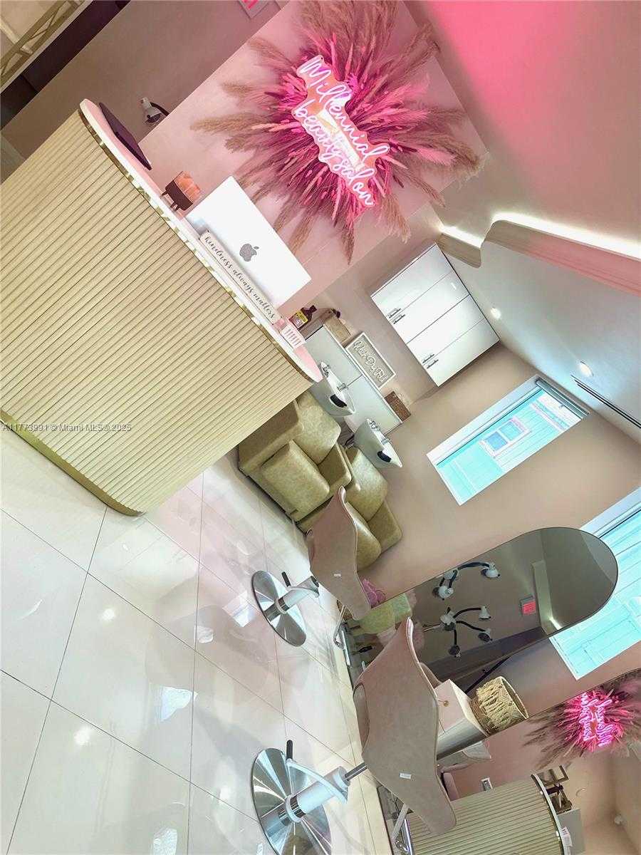 Small Image of 3872 GRAND AVE, Miami Number 3