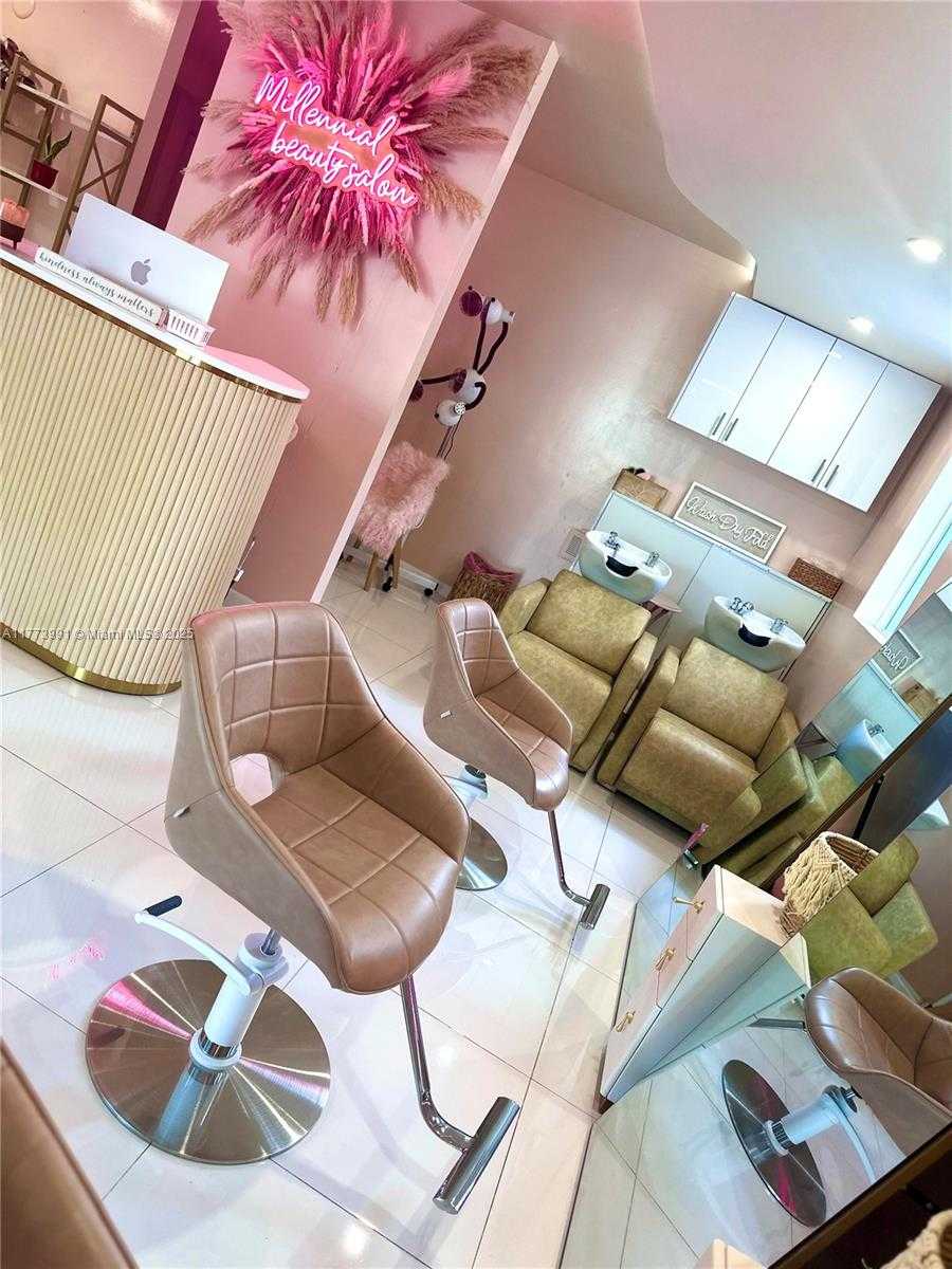 Small Image of 3872 GRAND AVE, Miami Number 5