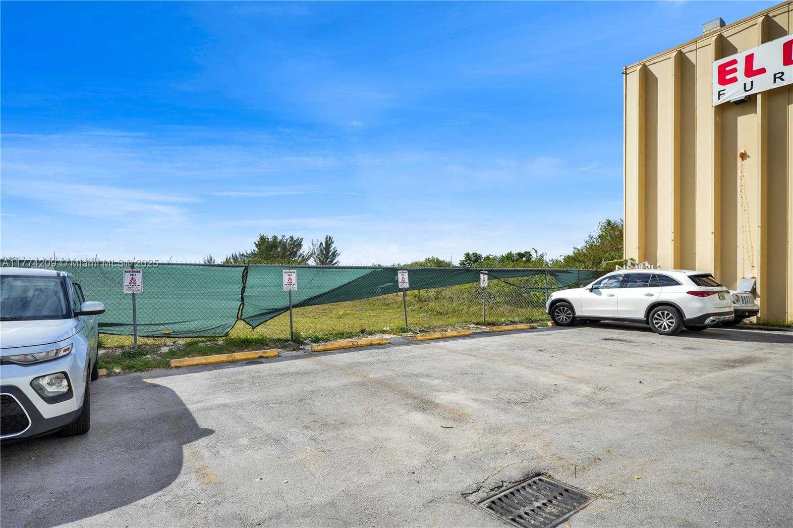 Imagen de Pequeño Objeto