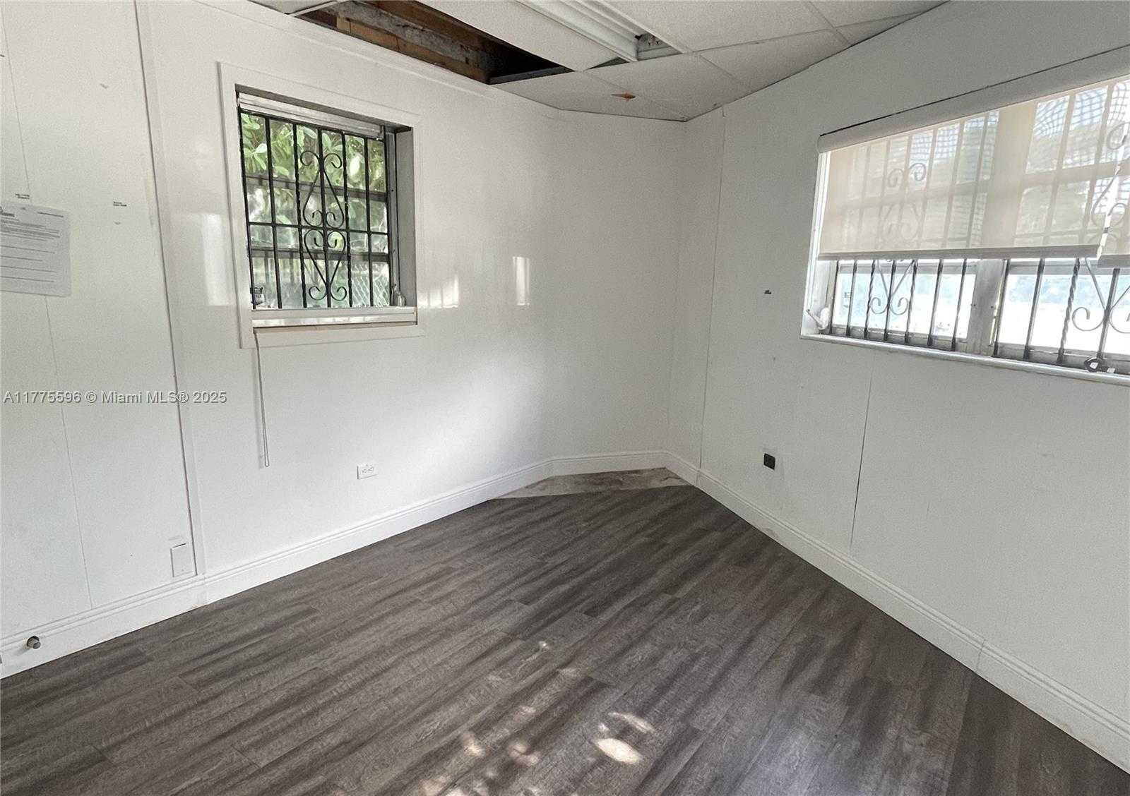 Small Image of 595 NORTH WEST 91ST ST, Miami Number 10
