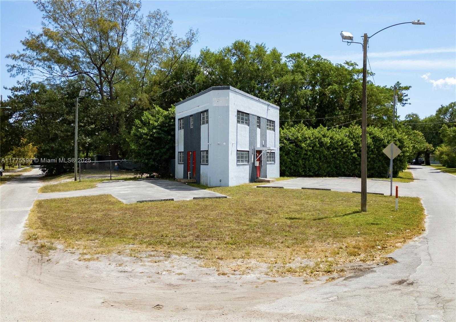 Small Image of 595 NORTH WEST 91ST ST, Miami Number 3