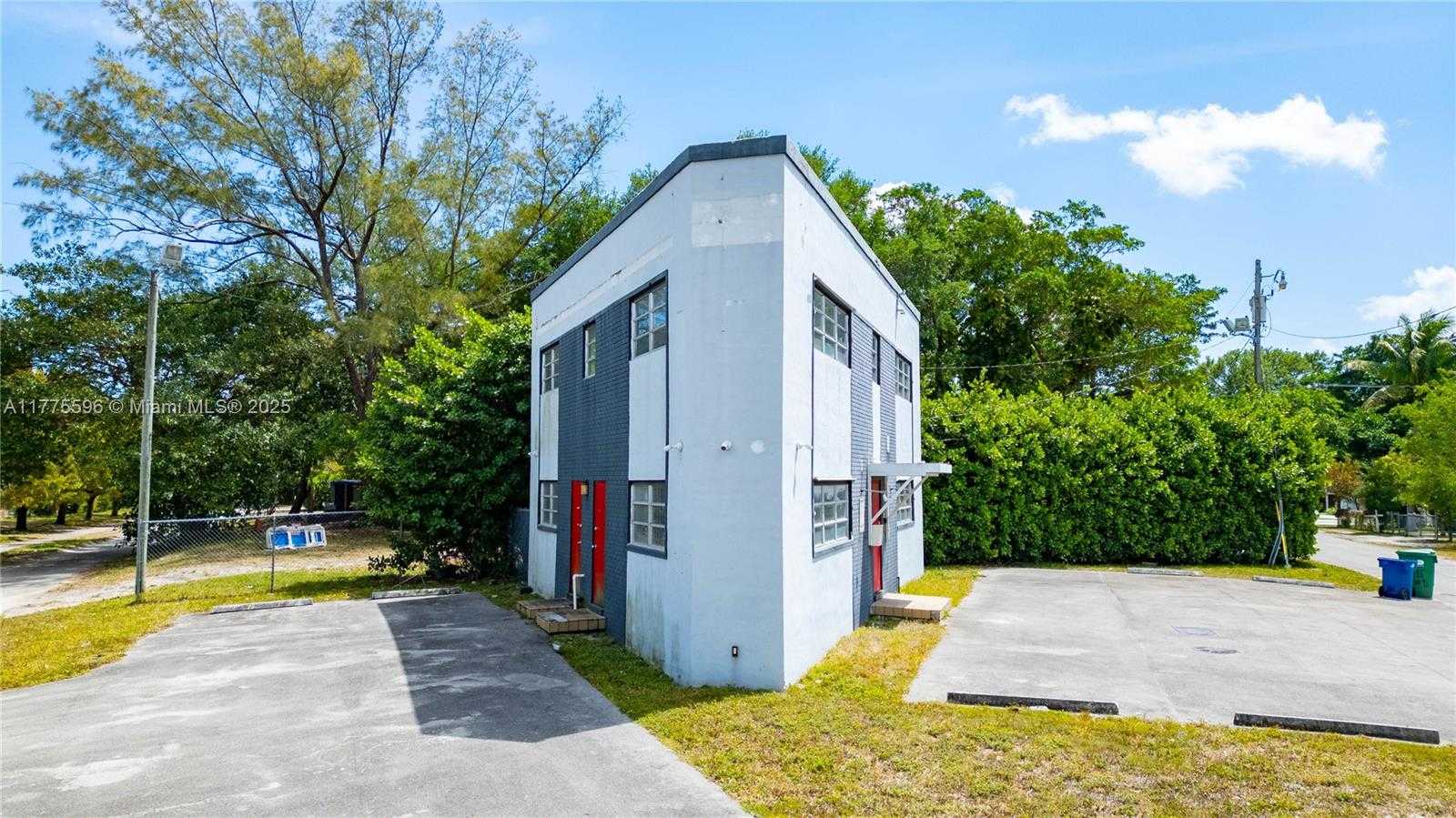 Small Image of 595 NORTH WEST 91ST ST, Miami Number 4