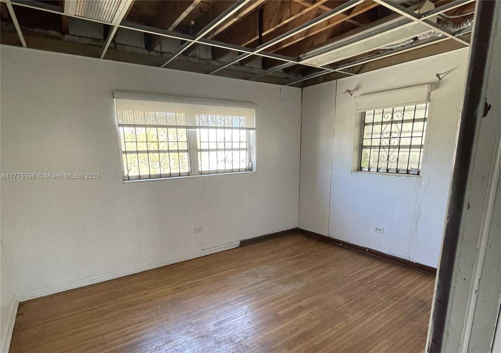 Small Image of 595 NORTH WEST 91ST ST, Miami Number 9