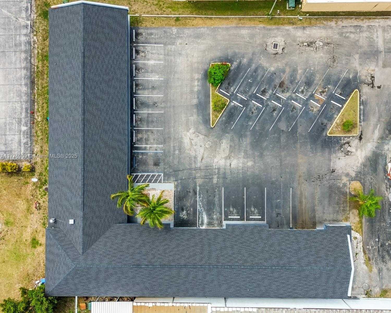 Small Image of 3775 FOWLER ST, Fort Myers Number 13