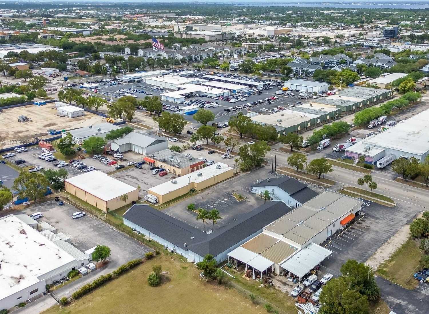 Small Image of 3775 FOWLER ST, Fort Myers Number 14