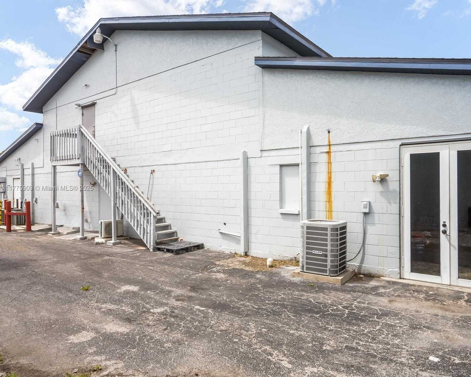 Small Image of 3775 FOWLER ST, Fort Myers Number 27