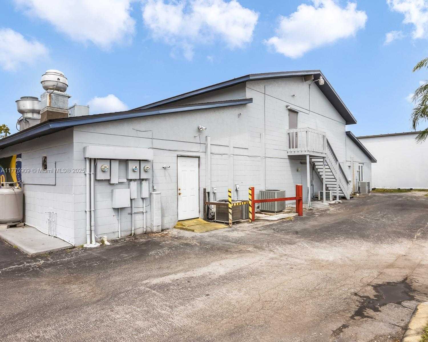 Small Image of 3775 FOWLER ST, Fort Myers Number 28