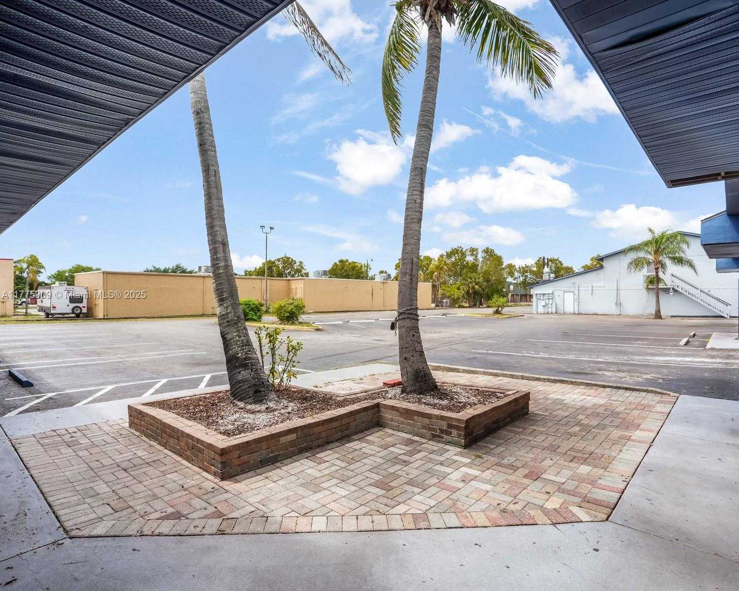 Small Image of 3775 FOWLER ST, Fort Myers Number 37