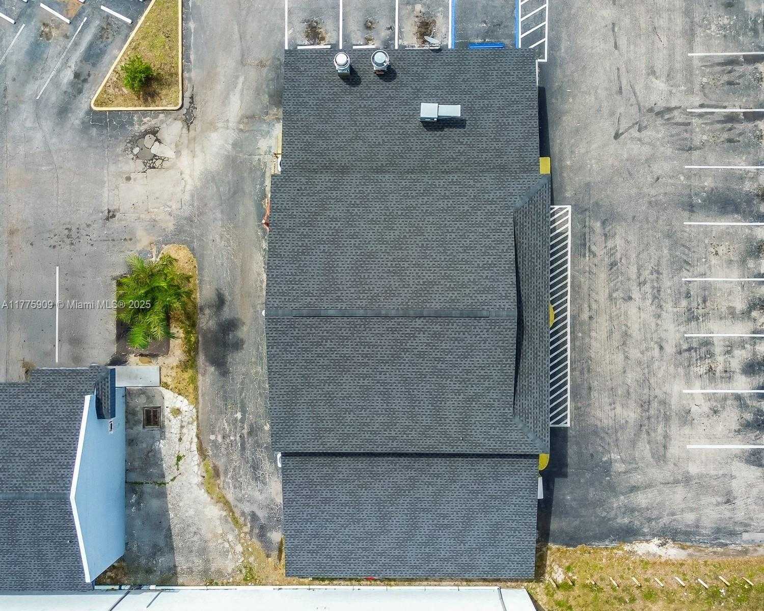 Small Image of 3775 FOWLER ST, Fort Myers Number 6
