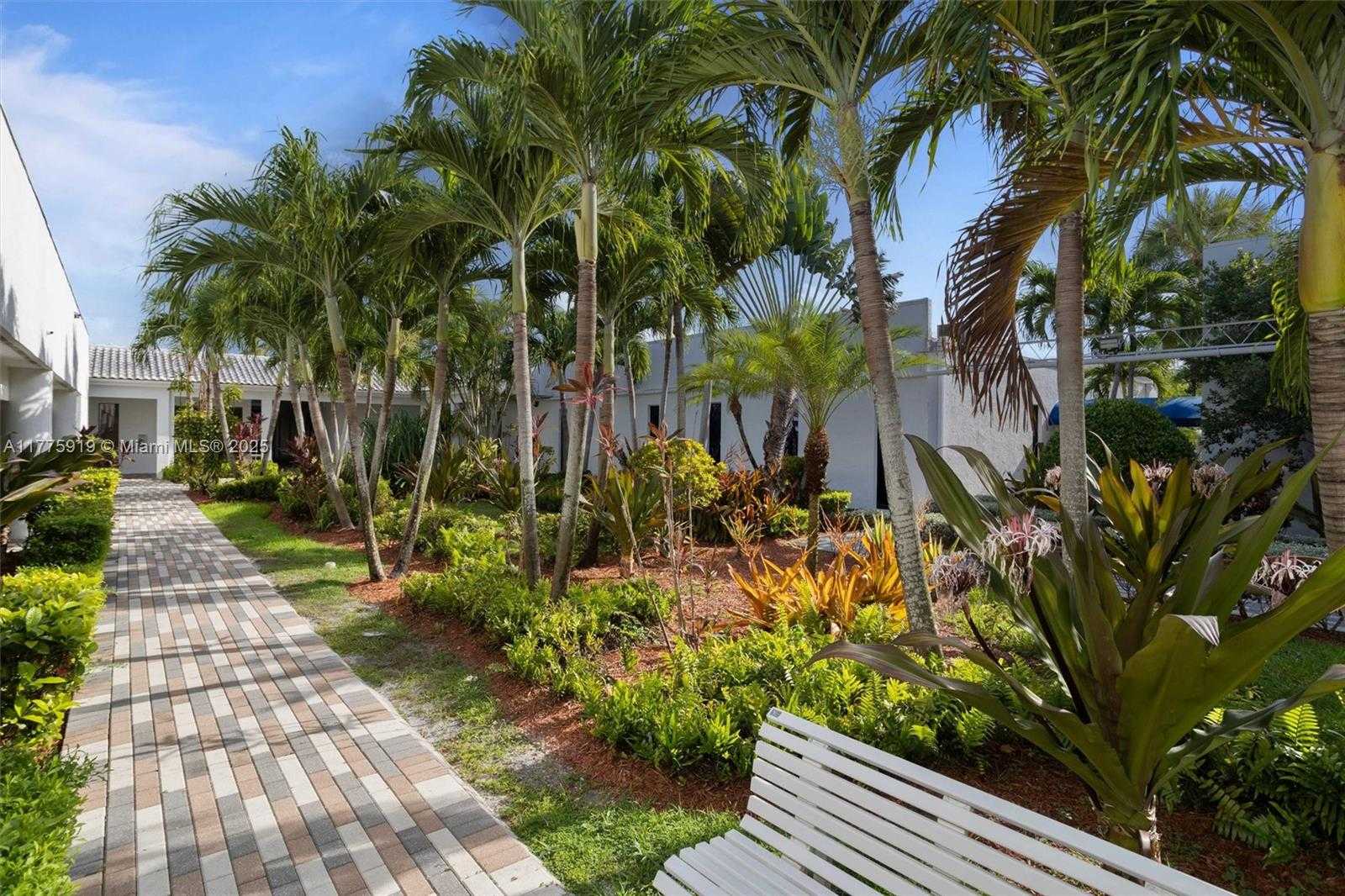 Small Image of 2001 CYPRESS CREEK, Fort Lauderdale Number 2