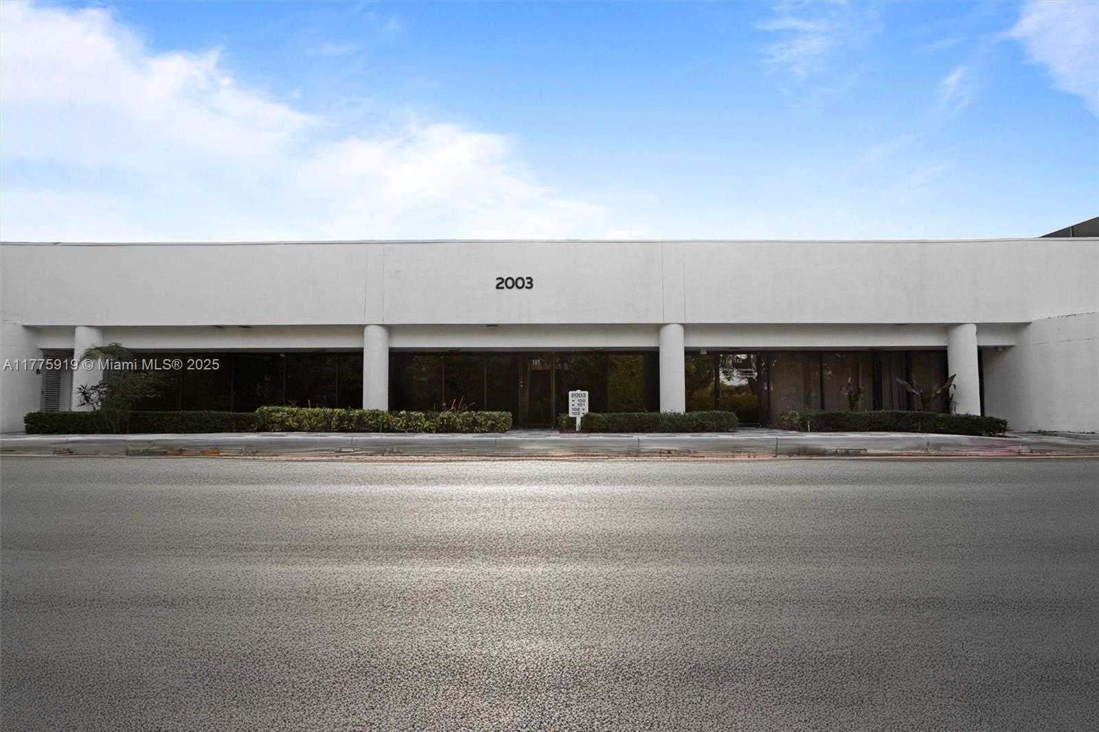 Small Image of 2001 CYPRESS CREEK, Fort Lauderdale Number 4
