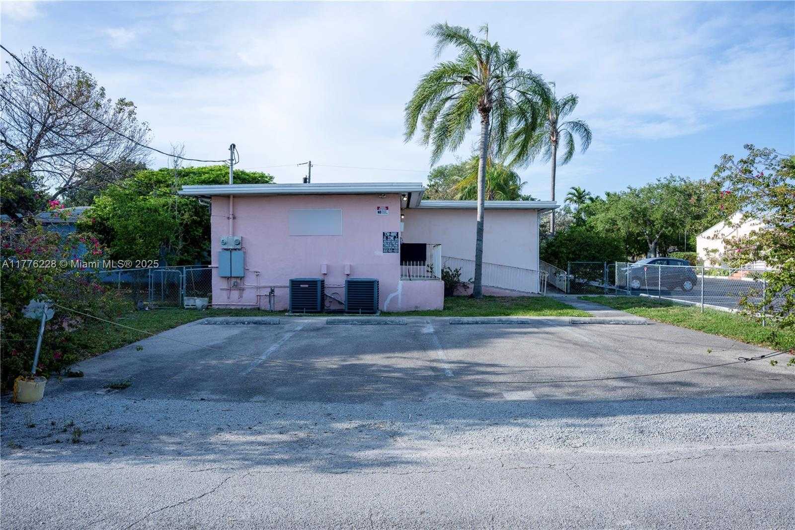 Small Image of 980 NORTH EAST 126TH ST, North Miami Number 11