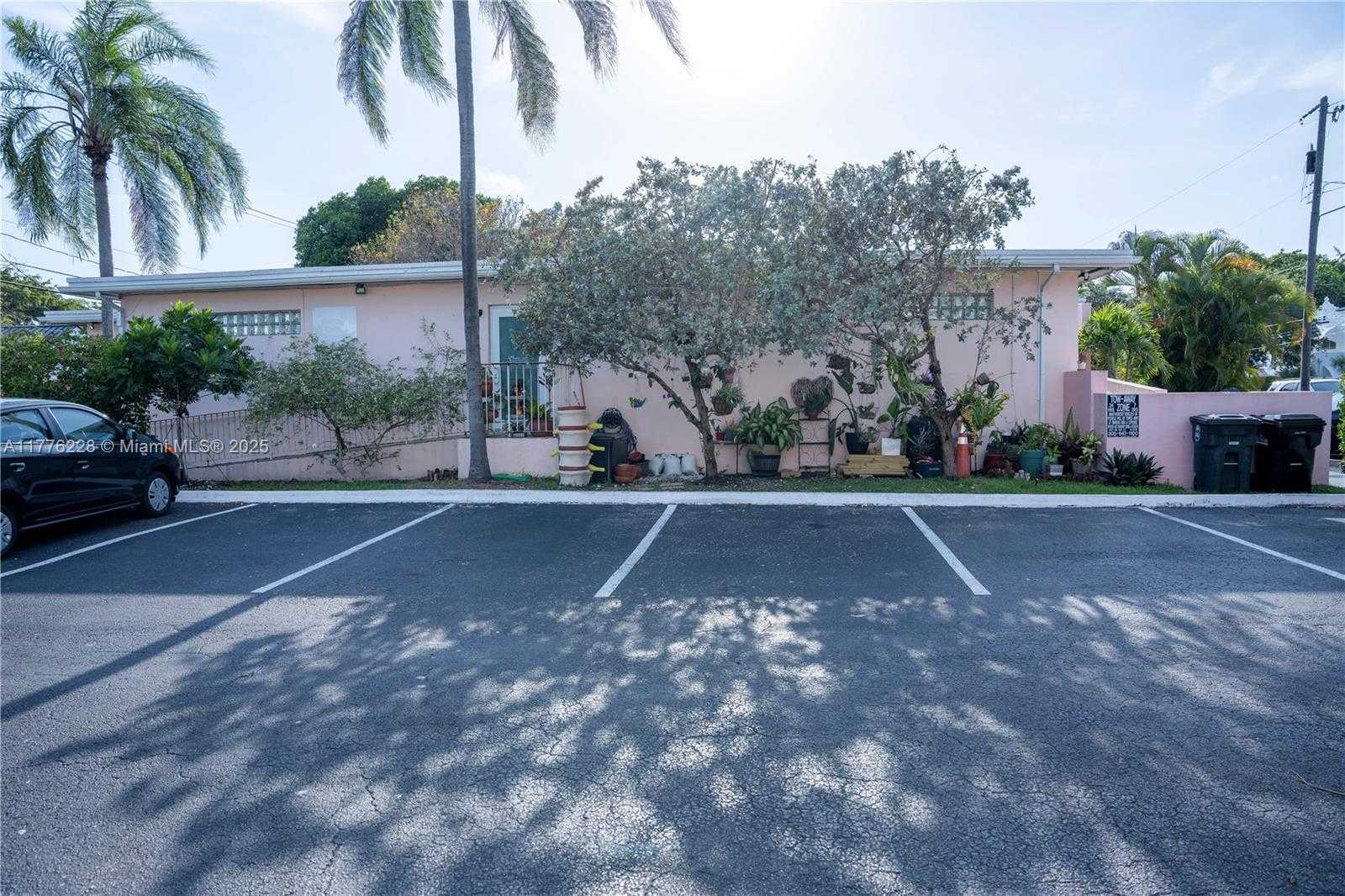 Small Image of 980 NORTH EAST 126TH ST, North Miami Number 12