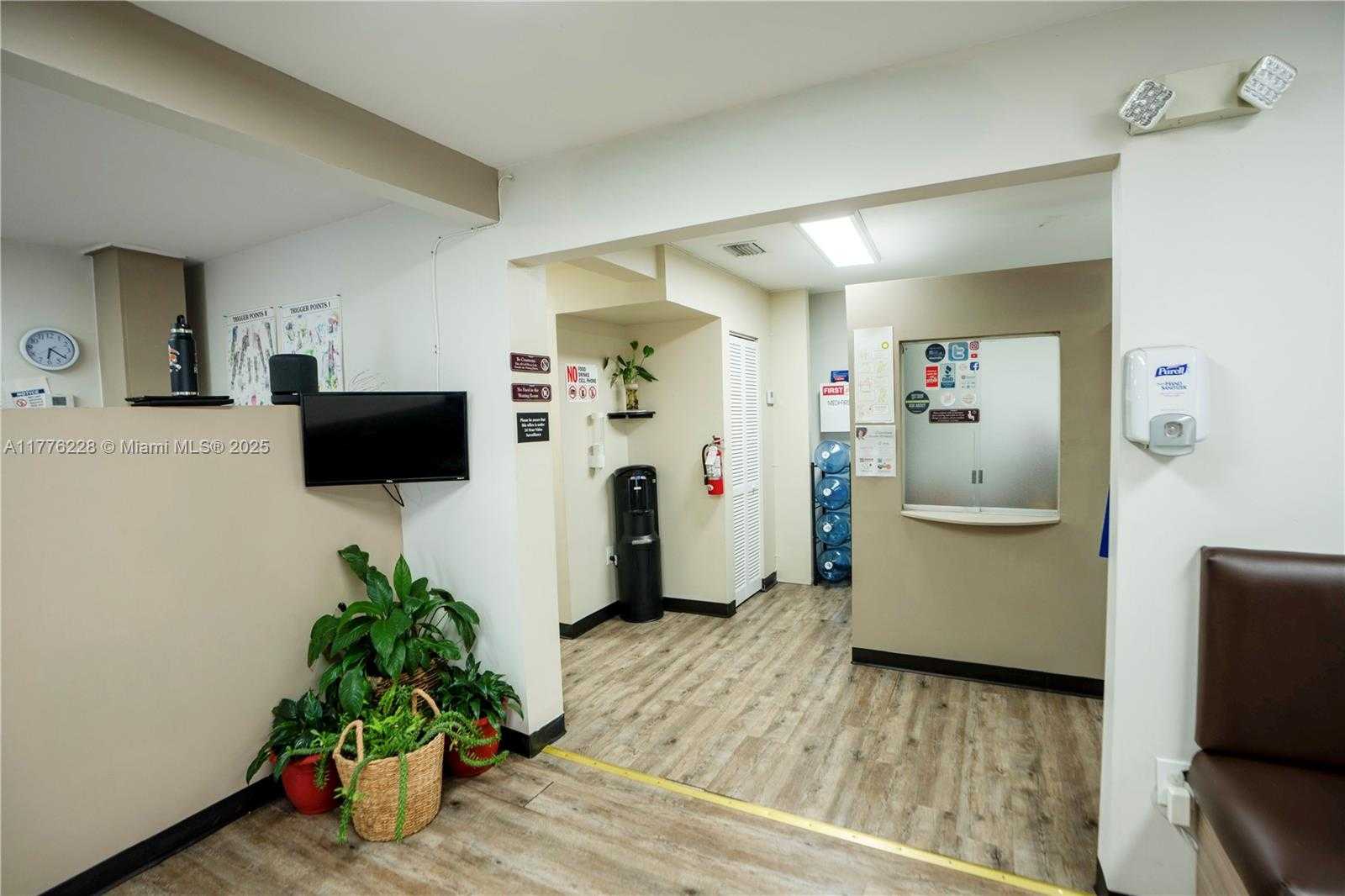 Small Image of 980 NORTH EAST 126TH ST, North Miami Number 3