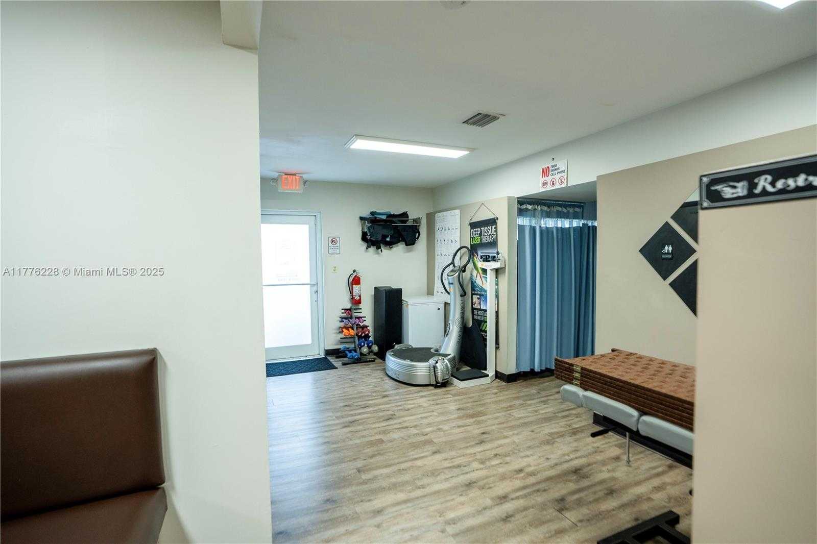 Small Image of 980 NORTH EAST 126TH ST, North Miami Number 4