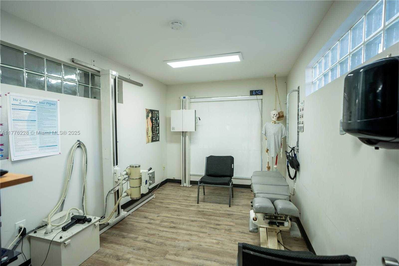 Small Image of 980 NORTH EAST 126TH ST, North Miami Number 6