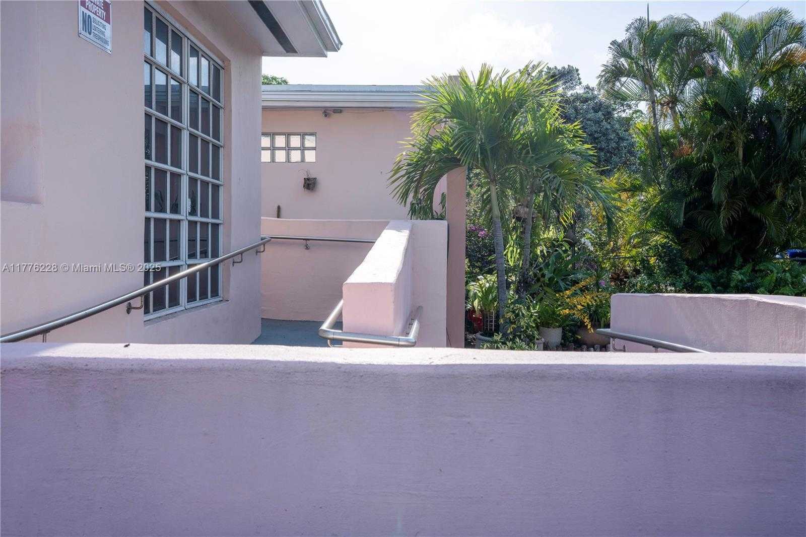 Small Image of 980 NORTH EAST 126TH ST, North Miami Number 9