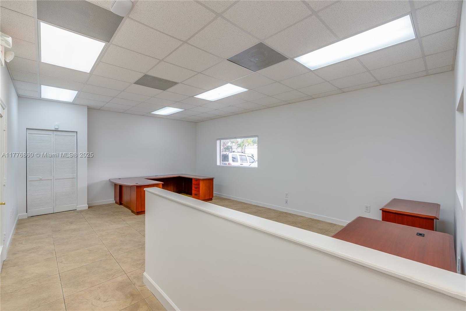 Small Image of 8135 NW 33rd St, Doral, FL 33122, USA Number 15