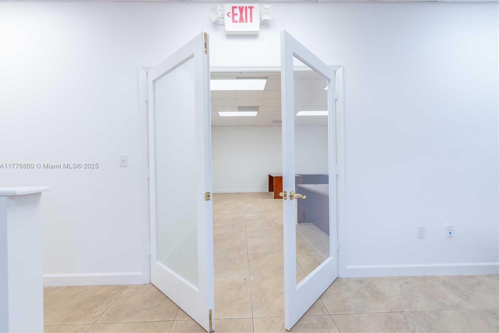 Small Image of 8135 NW 33rd St, Doral, FL 33122, USA Number 16