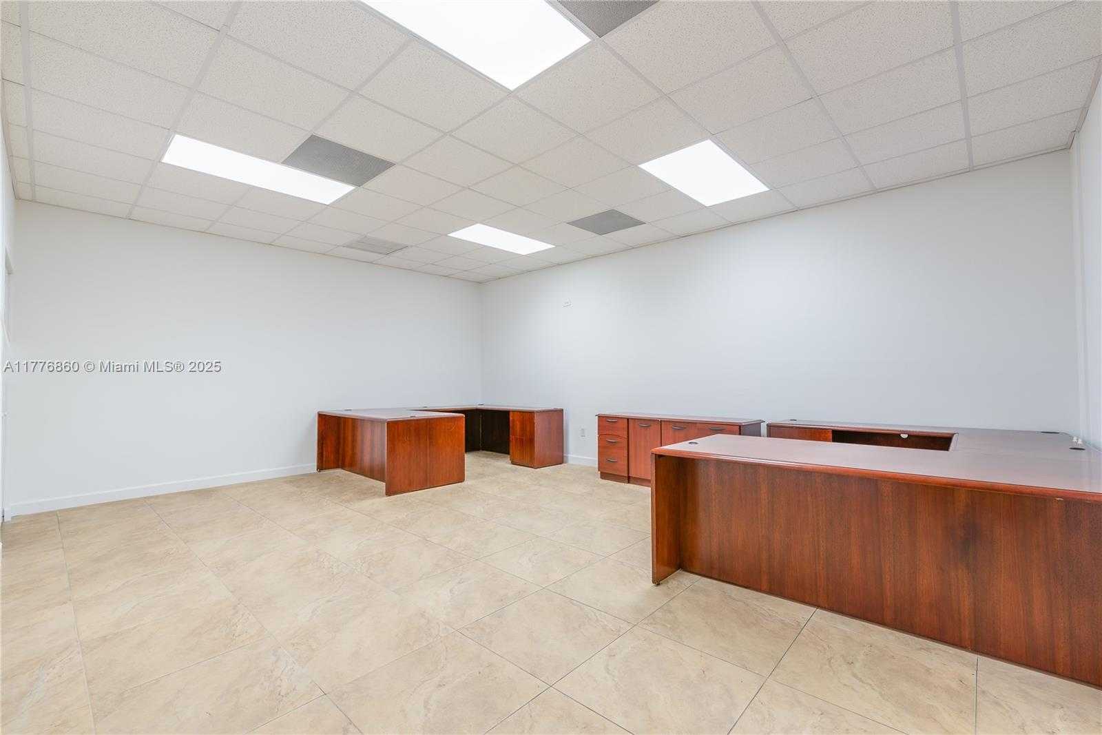 Small Image of 8135 NW 33rd St, Doral, FL 33122, USA Number 17