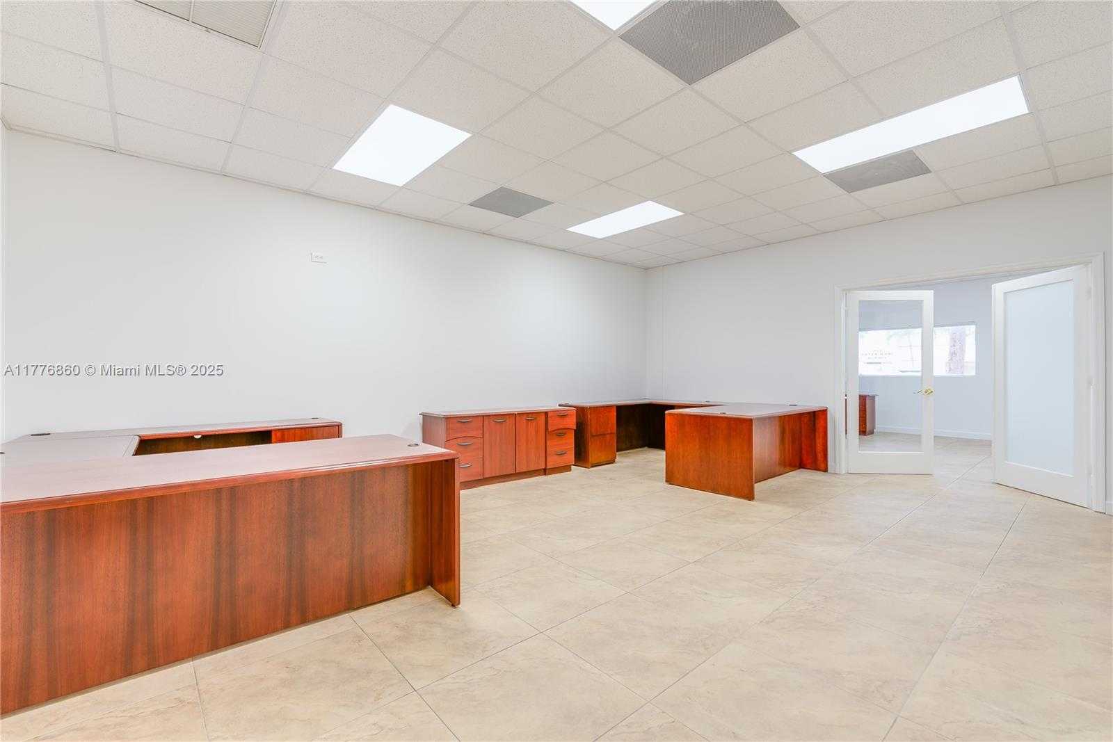Small Image of 8135 NW 33rd St, Doral, FL 33122, USA Number 20