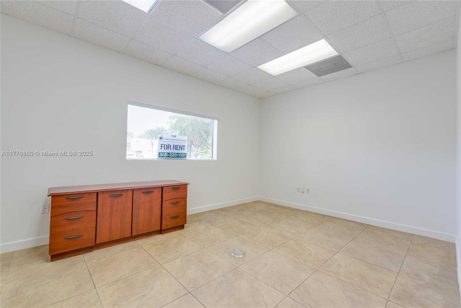 Small Image of 8135 NW 33rd St, Doral, FL 33122, USA Number 21
